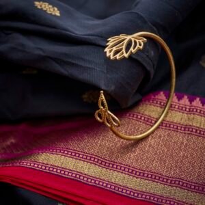 Bracelet flower design