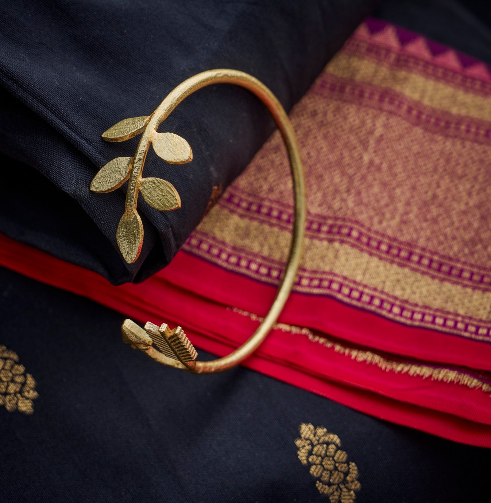 Bracelet leaves arrow