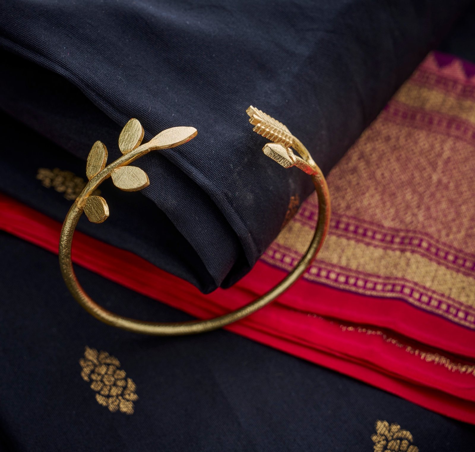 Bracelet leaves arrow