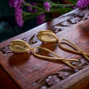 Earrings cowrie shell with cross