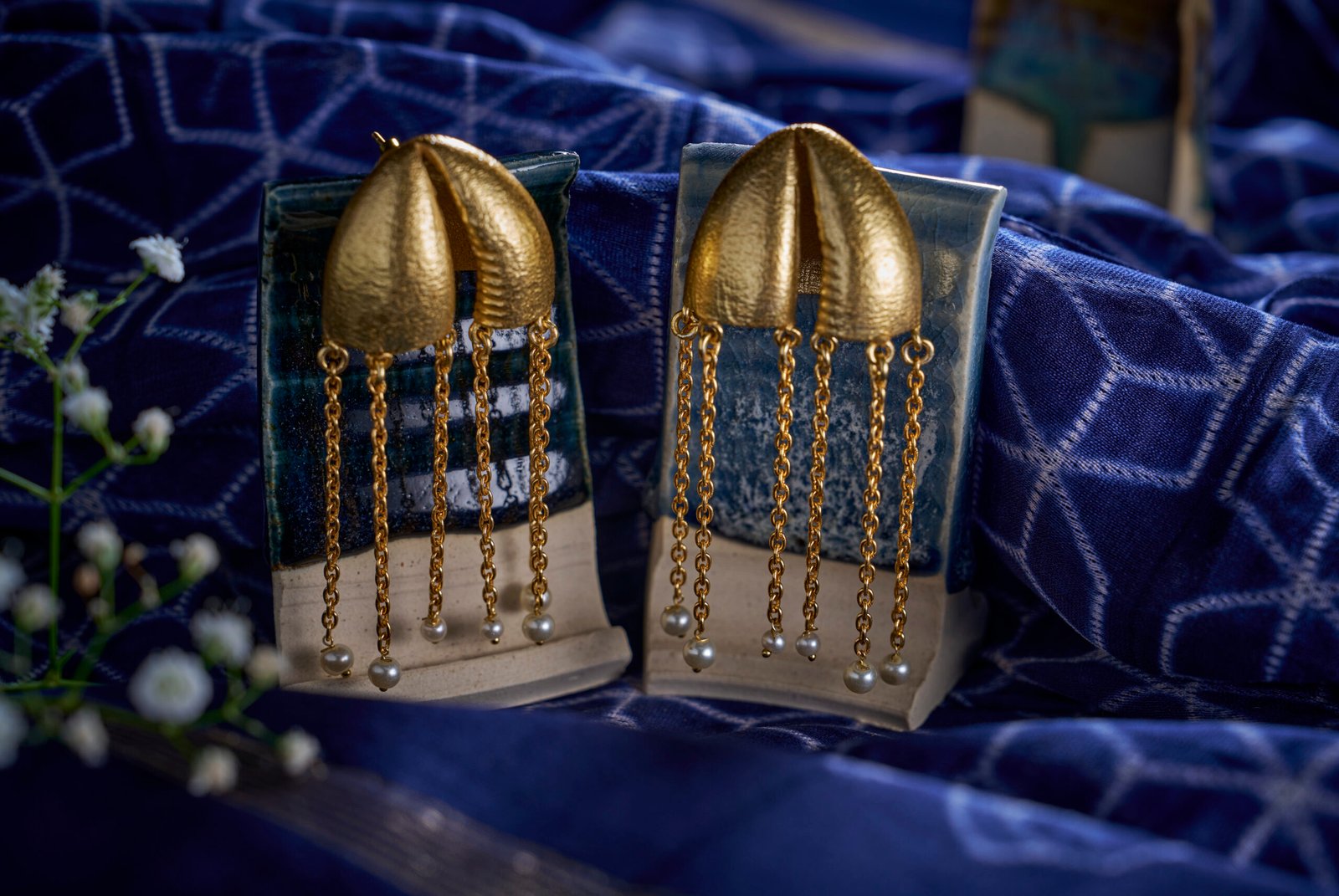 Earrings half cowrie shell with pearls