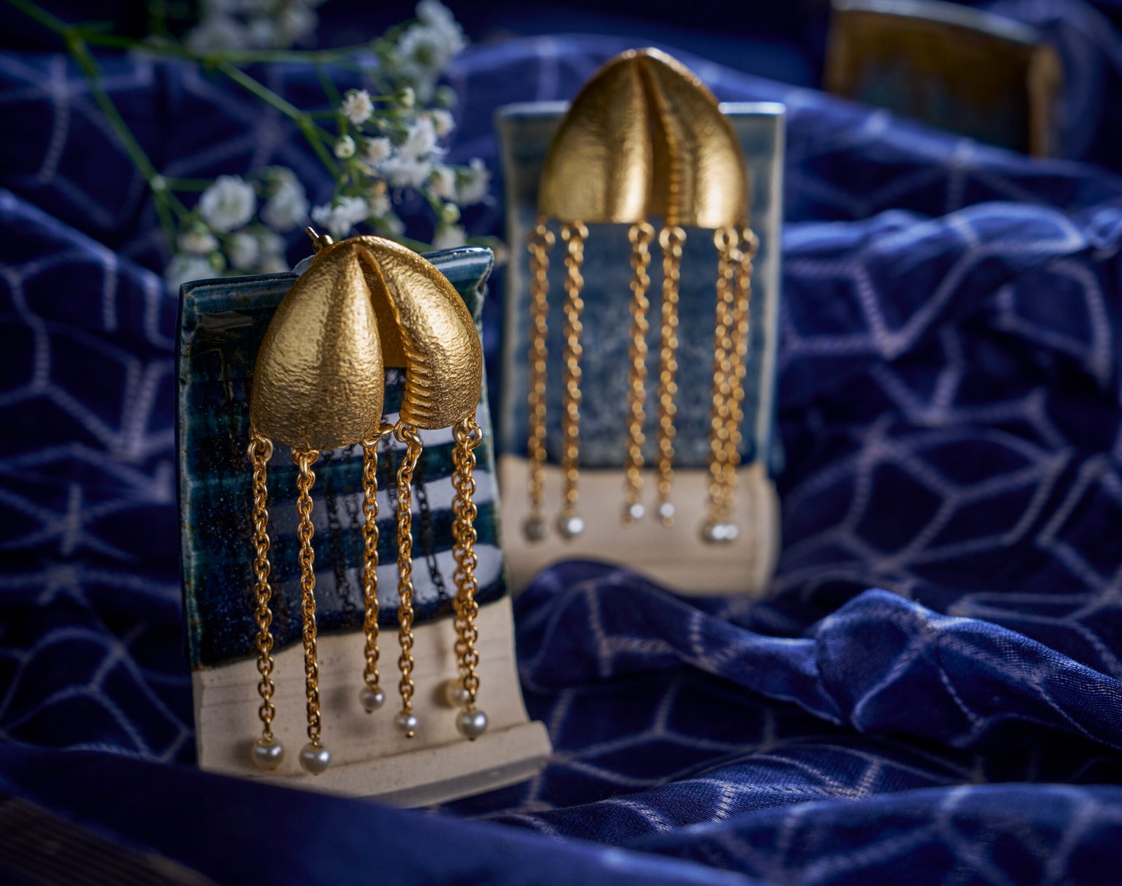 Earrings half cowrie shell with pearls