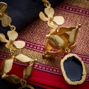 Earrings hanging black stone