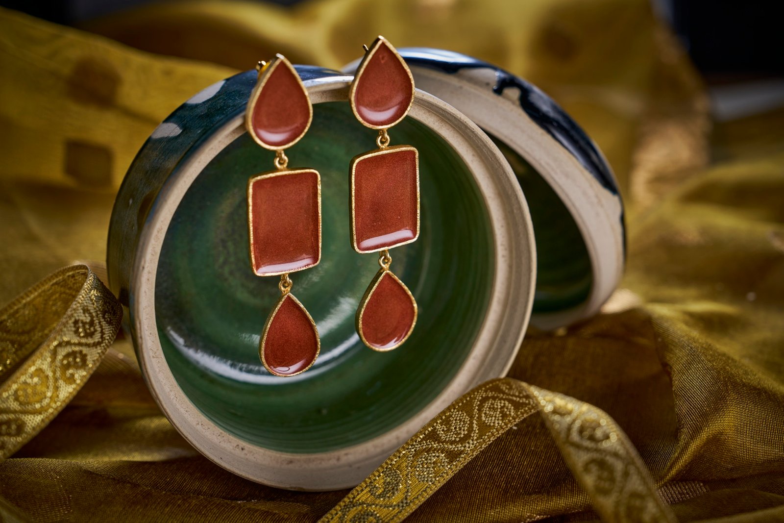 Earrings hanging brown enamel