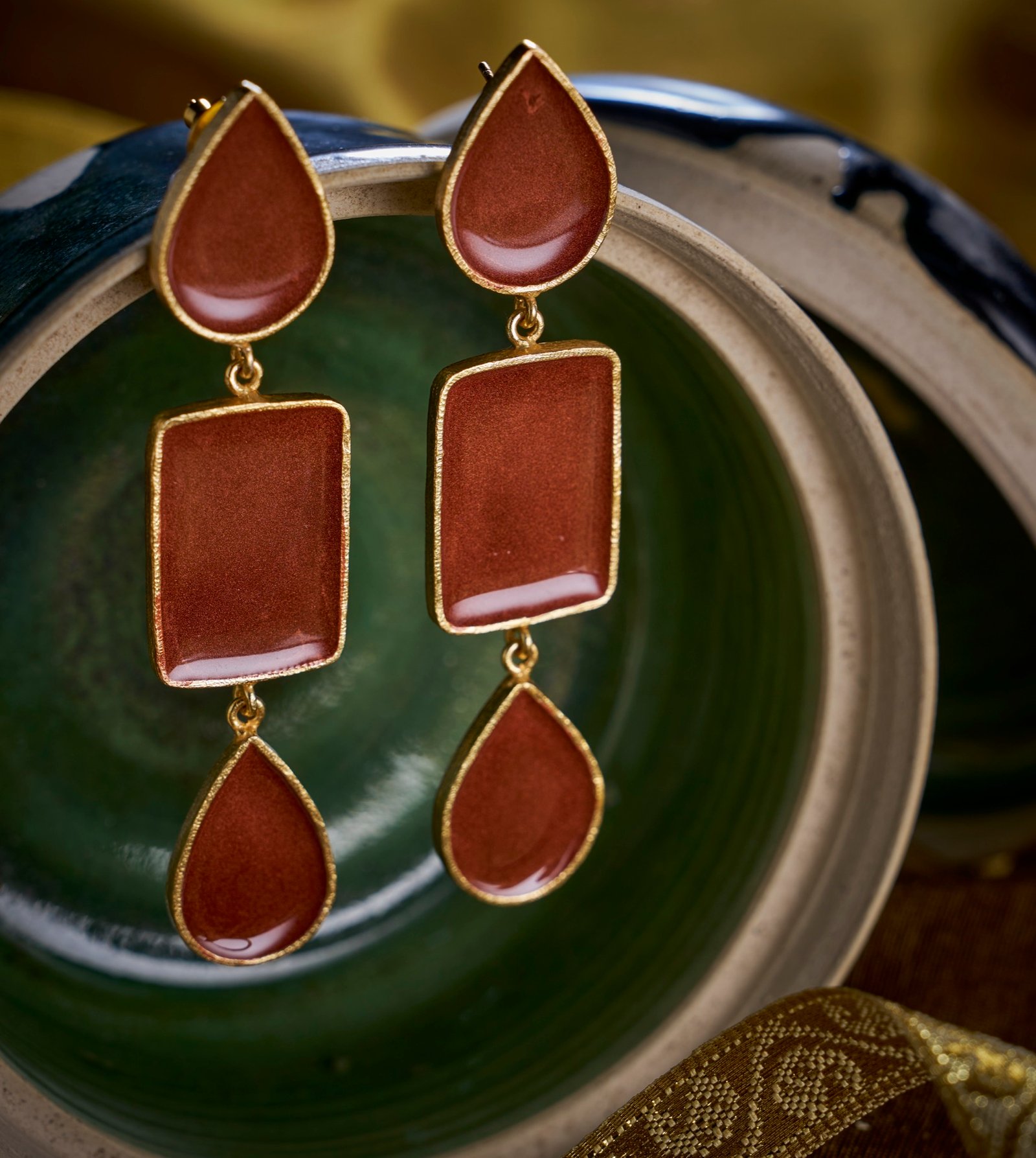 Earrings hanging brown enamel