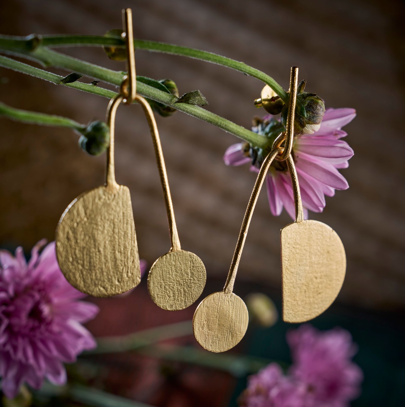 Earrings hanging semicircle