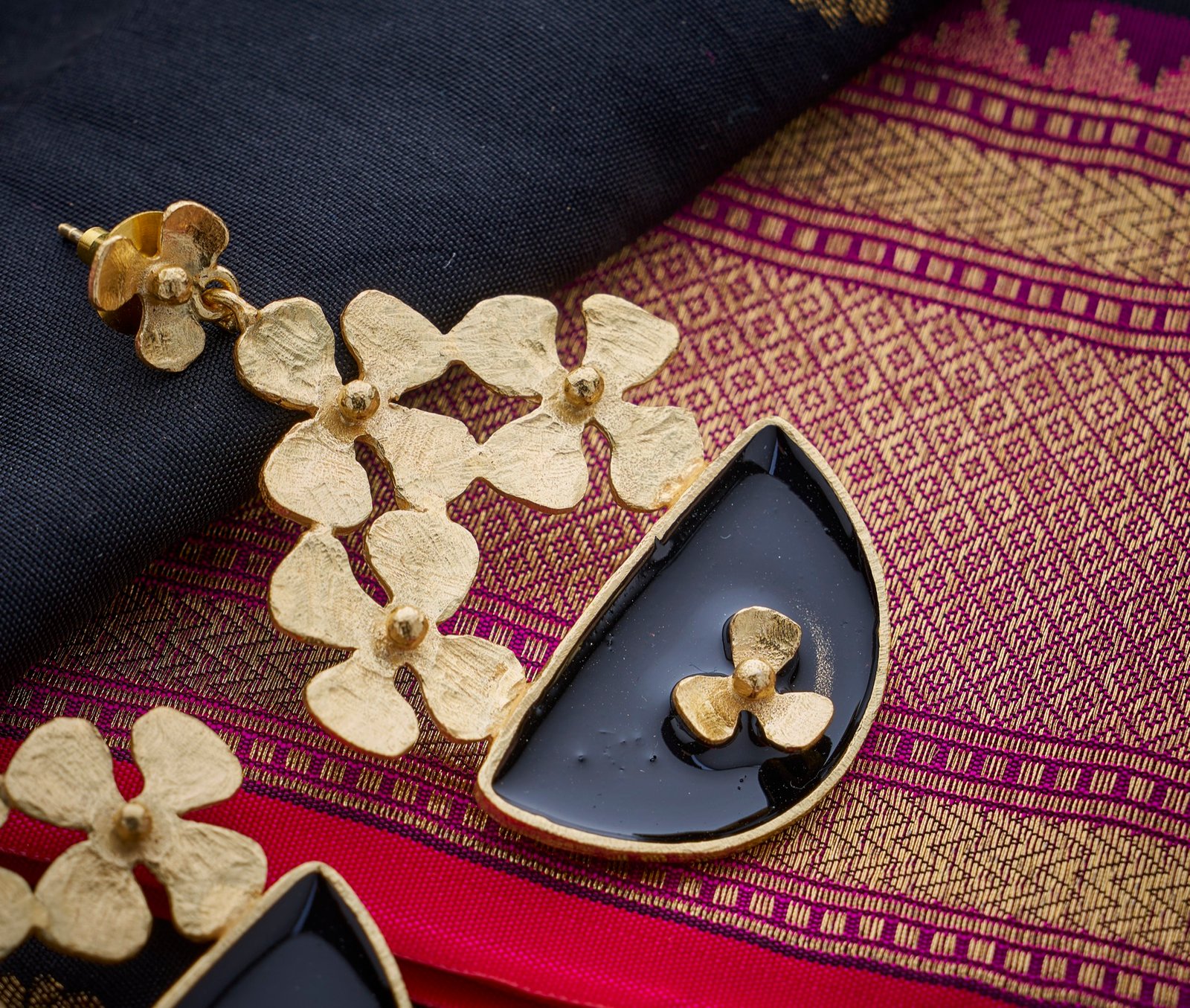Earrings semicircle enamel studded flower