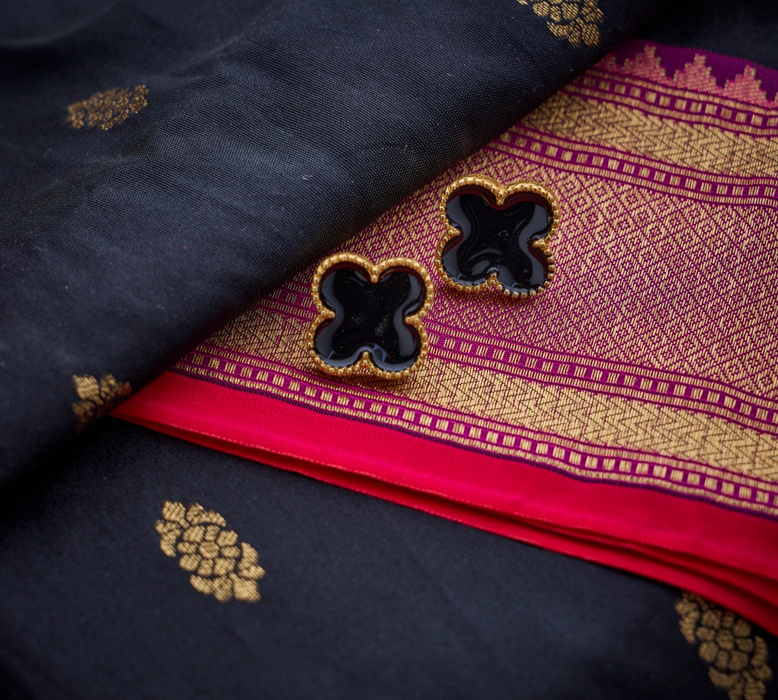 Earrings simple black enamel flower