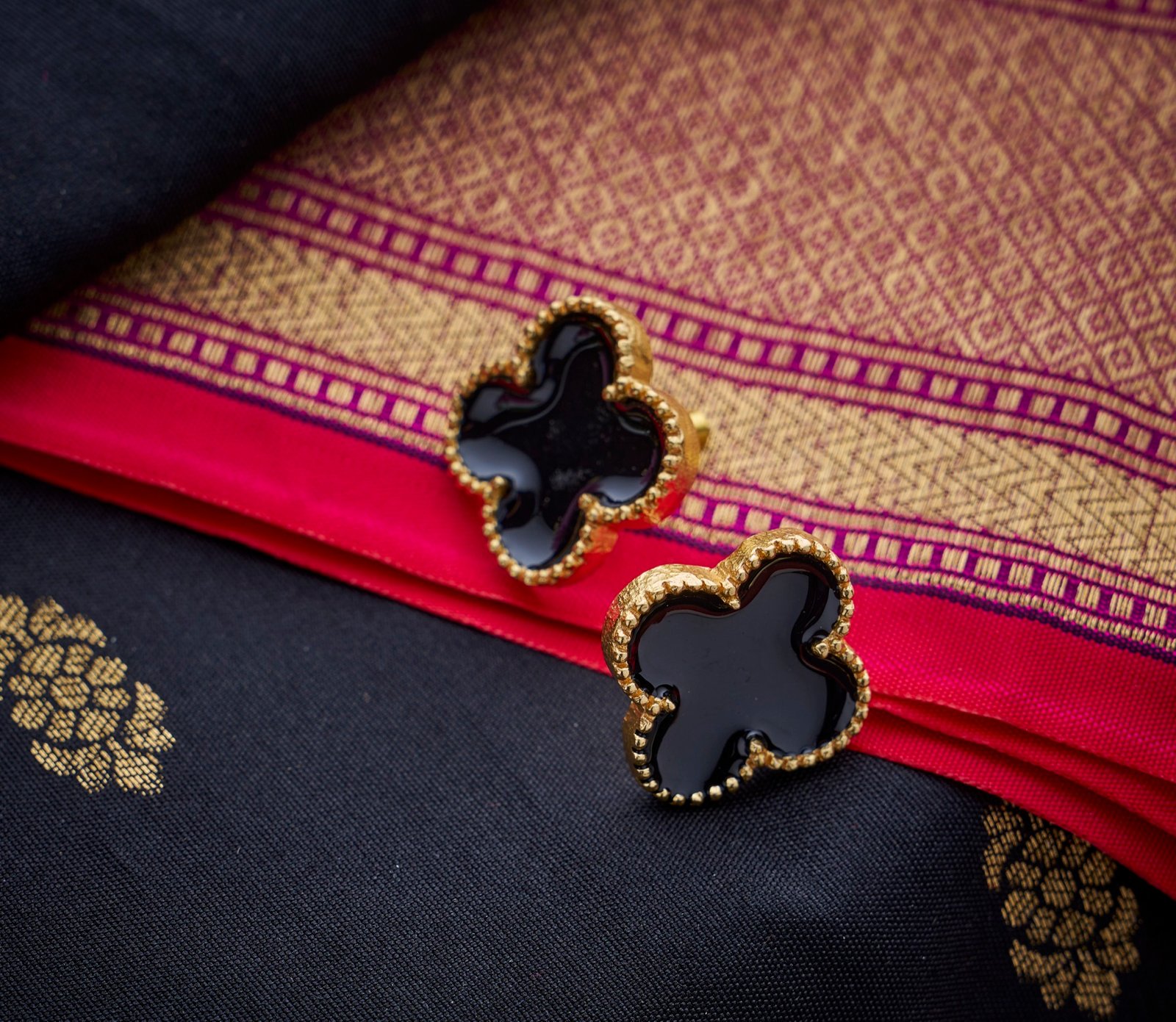 Earrings simple black enamel flower