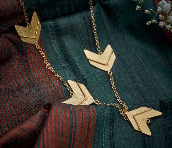 Necklace chained arrow