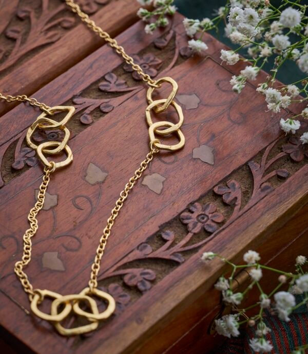 Necklace chained square circle