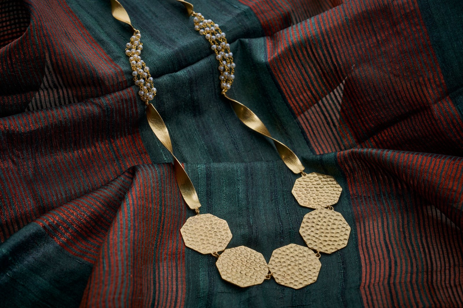 Necklace hammered octagon with twists