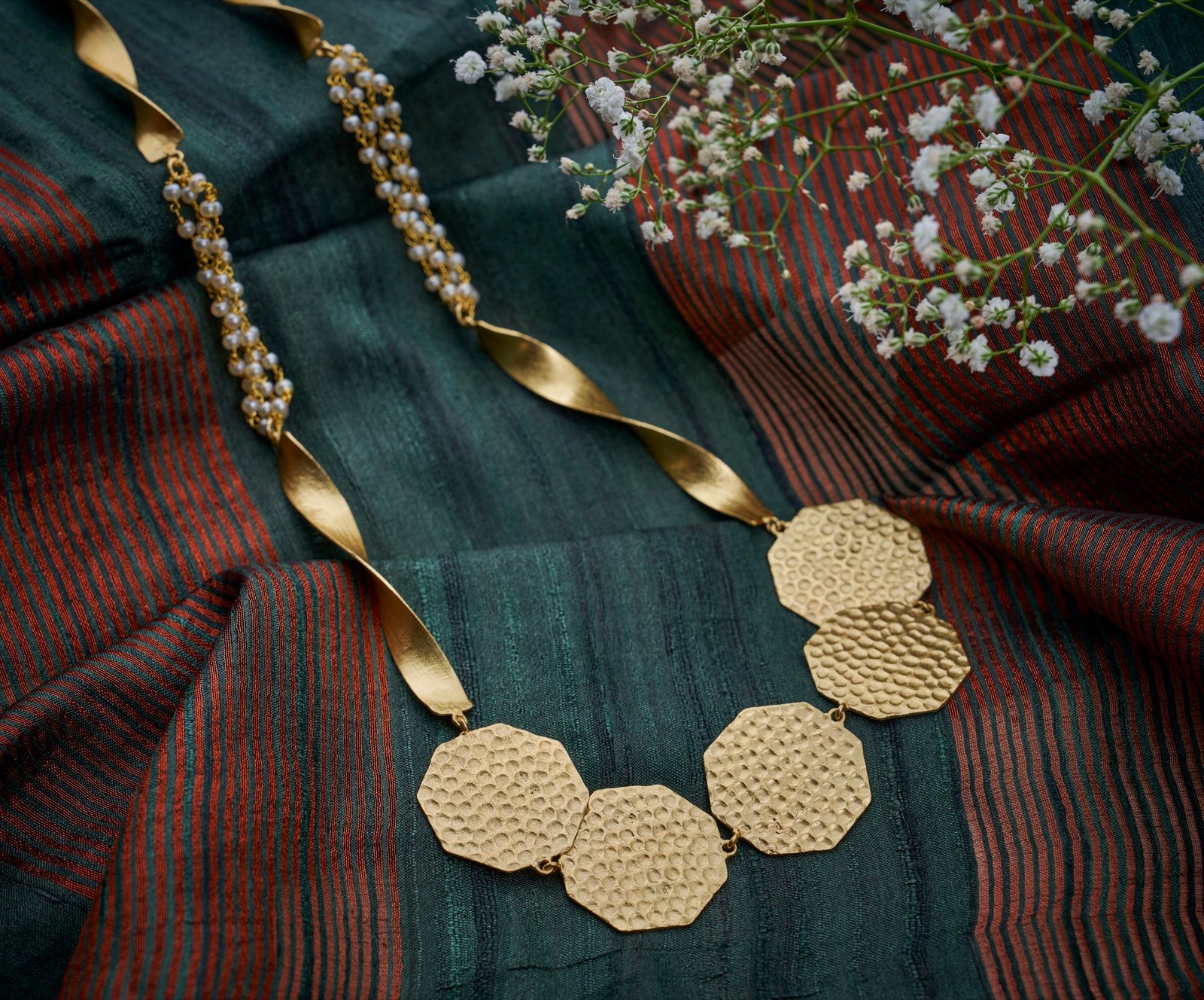 Necklace hammered octagon with twists