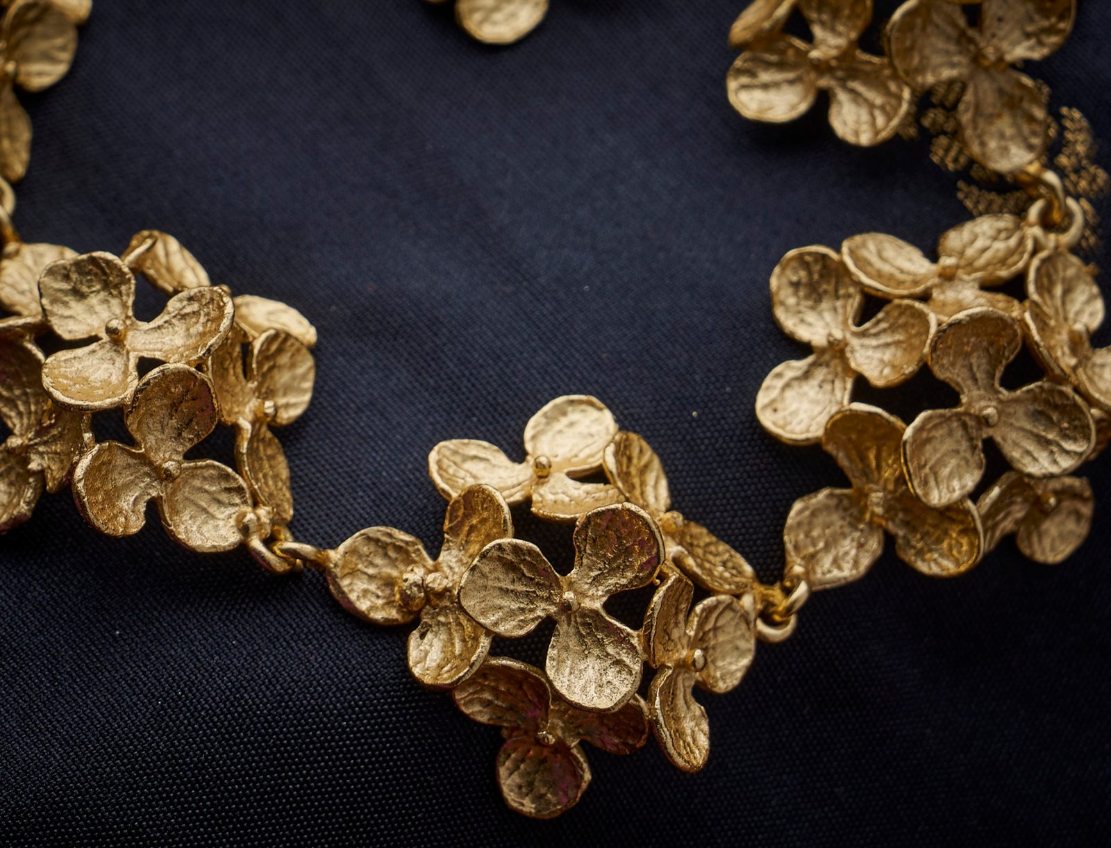 Necklace heavy flowers