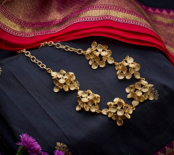 Necklace heavy flowers