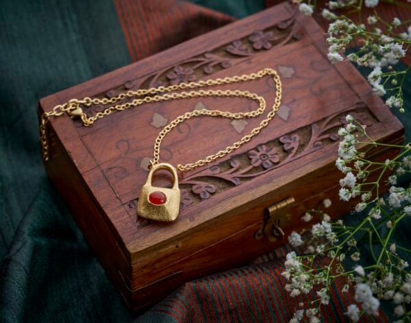 Necklace lock pendent