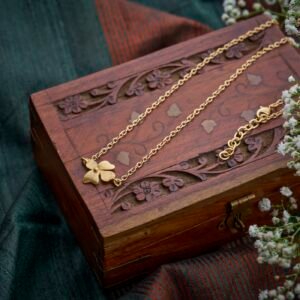 Necklace simple flower