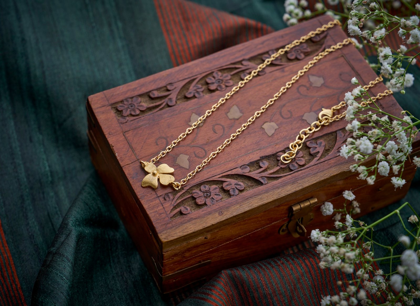 Necklace simple flower