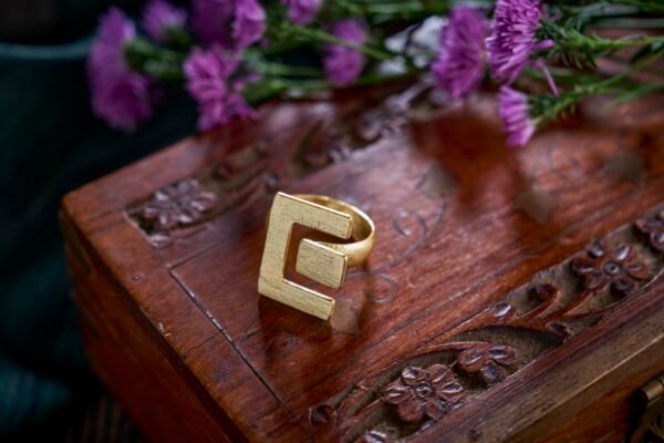 Ring E shape design