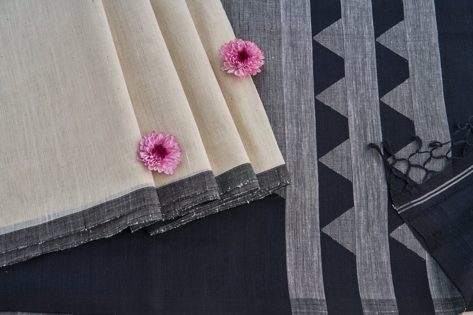 Black White Cotton Handloom Jamdani - Image 2