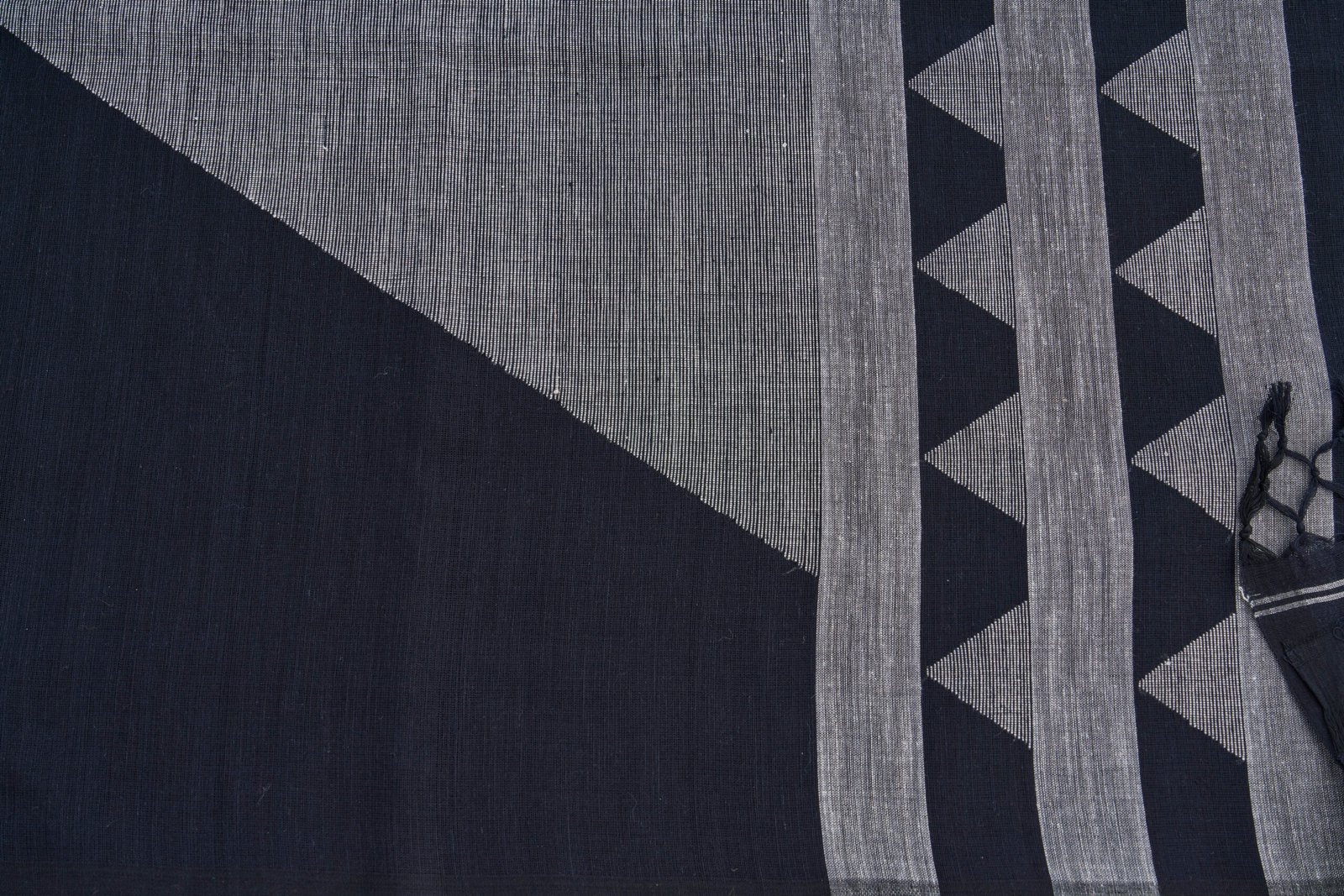 Black White Cotton Handloom Jamdani - Image 4