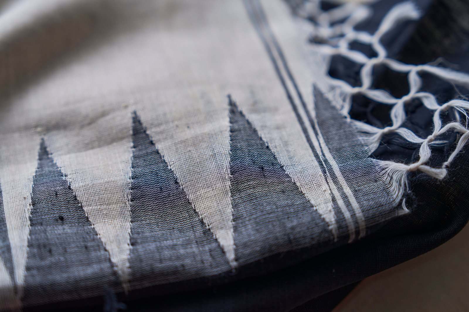 Black White Cotton Handloom Jamdani - Image 3