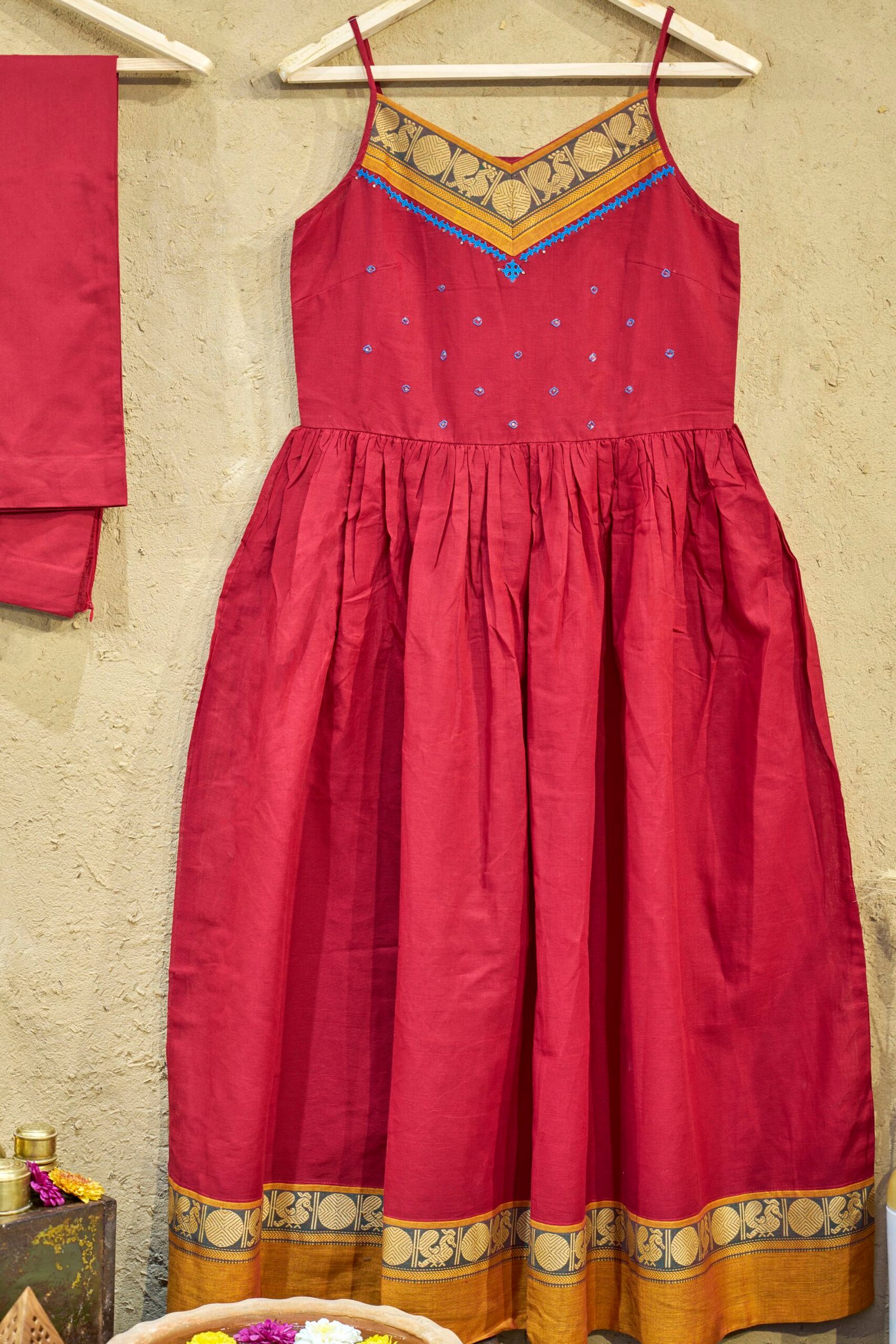 Suit Set With Duatta Maroon South Cotton Kutch Work - Image 3