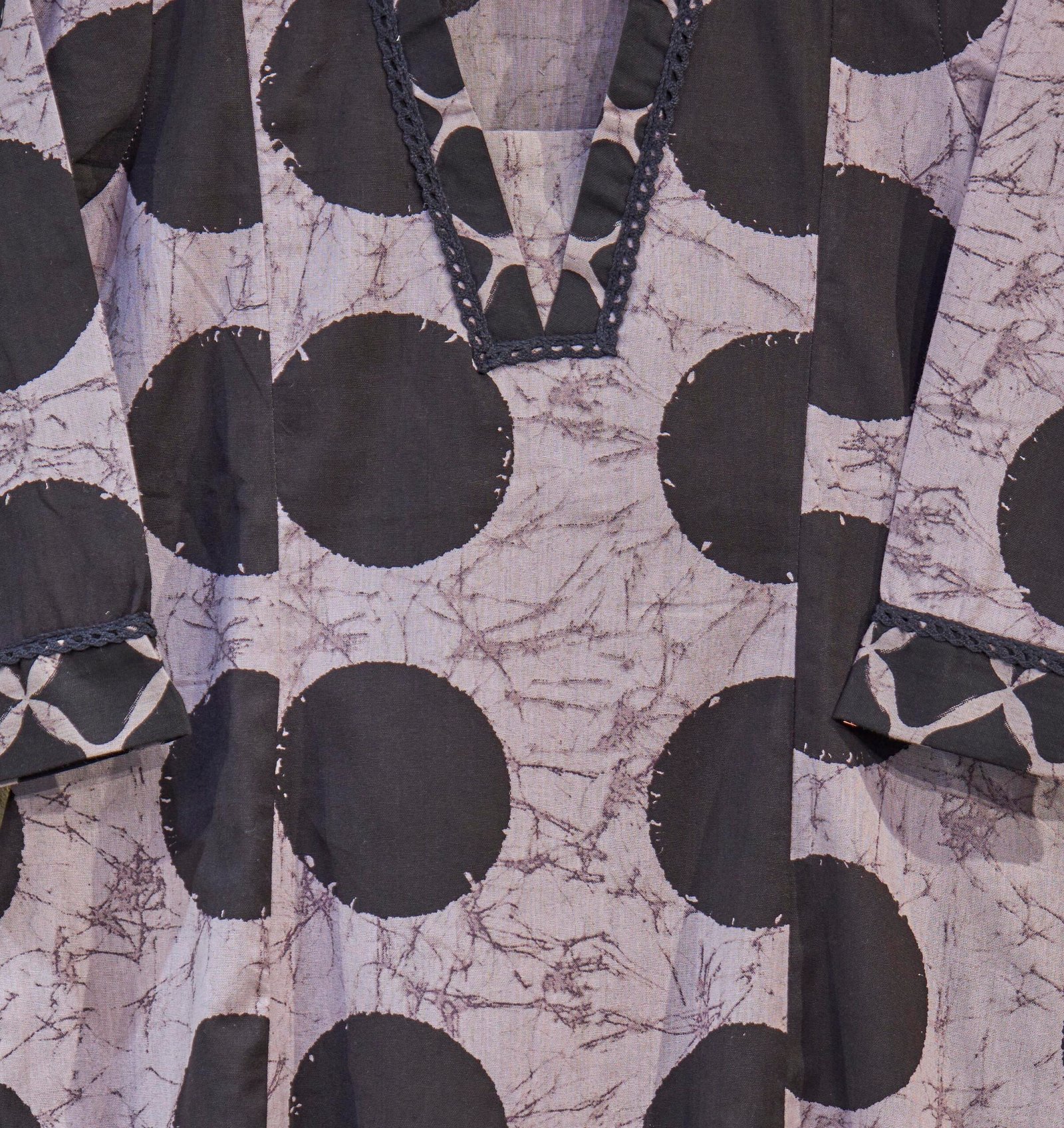 Kurti Set Grayish Brown Geometric Print V Neck With Lace - Image 4