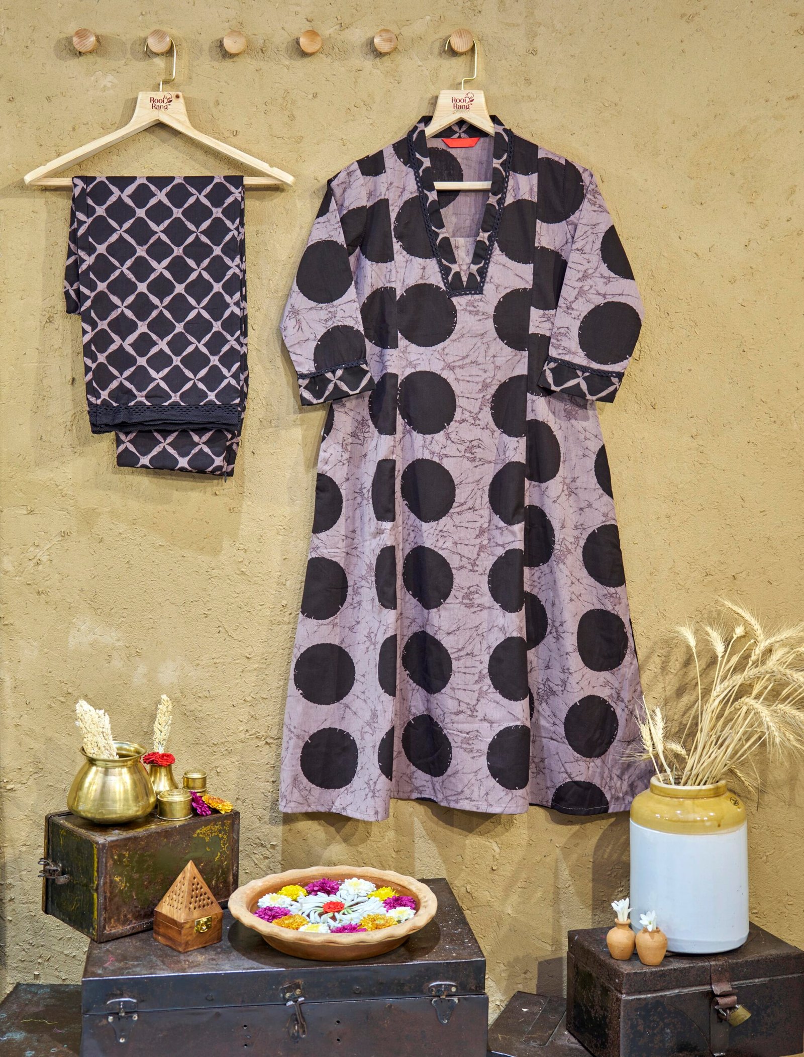 Kurti Set Grayish Brown Geometric Print V Neck With Lace