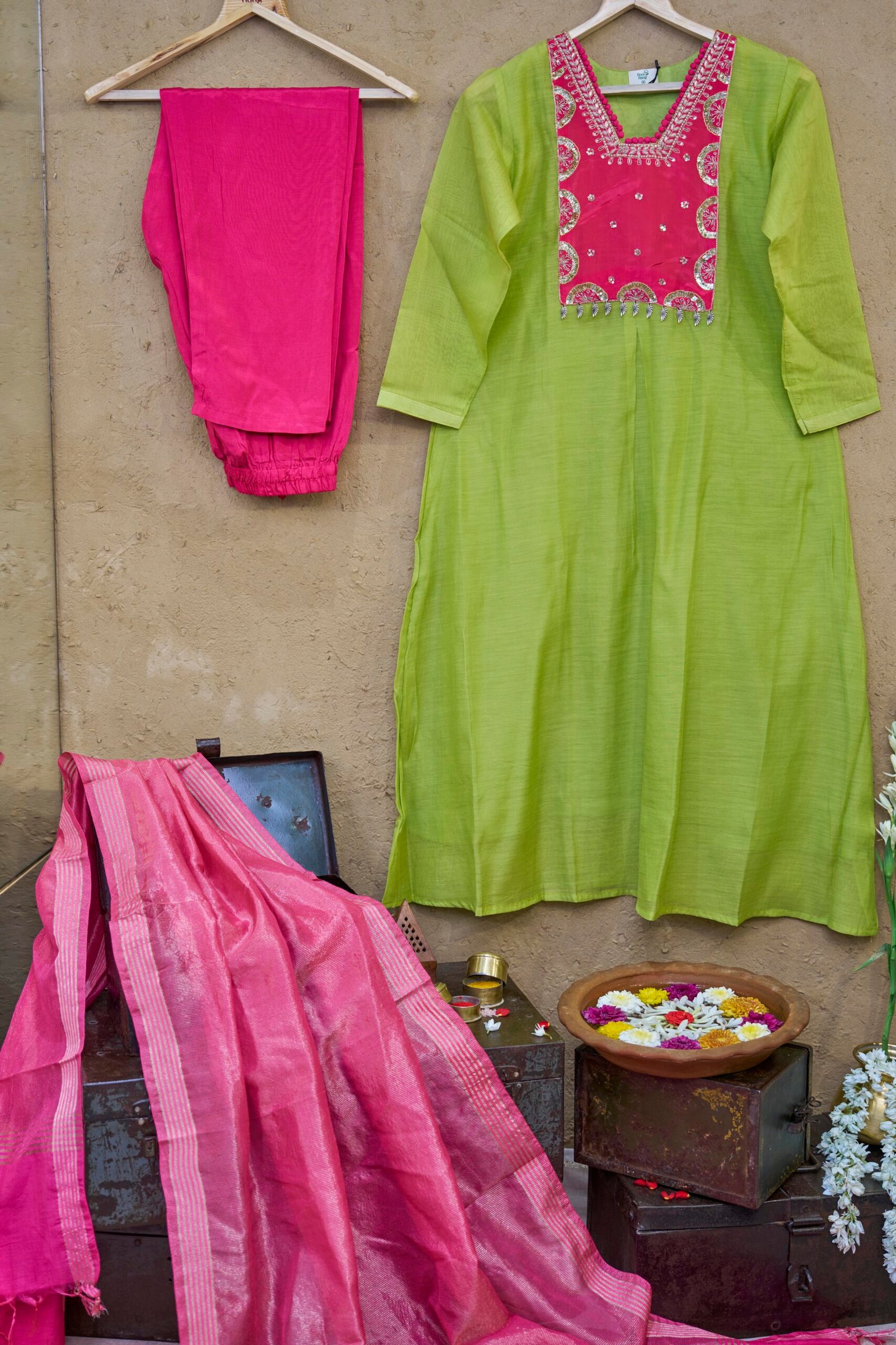 Suit Set With Dupatta Mulchanderi Green Pink - Image 4